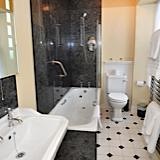 Room1A ensuite